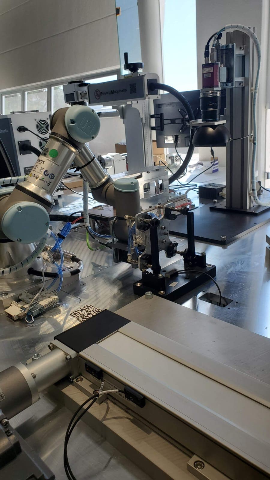 Celda de manufactura LANITED: edge para robots colaborativos — A1