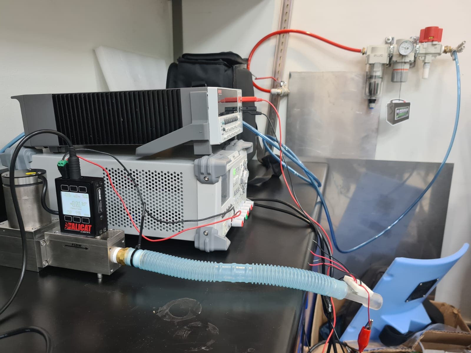 Caracterización de sensor de flujo MEMS de hilo caliente — A5